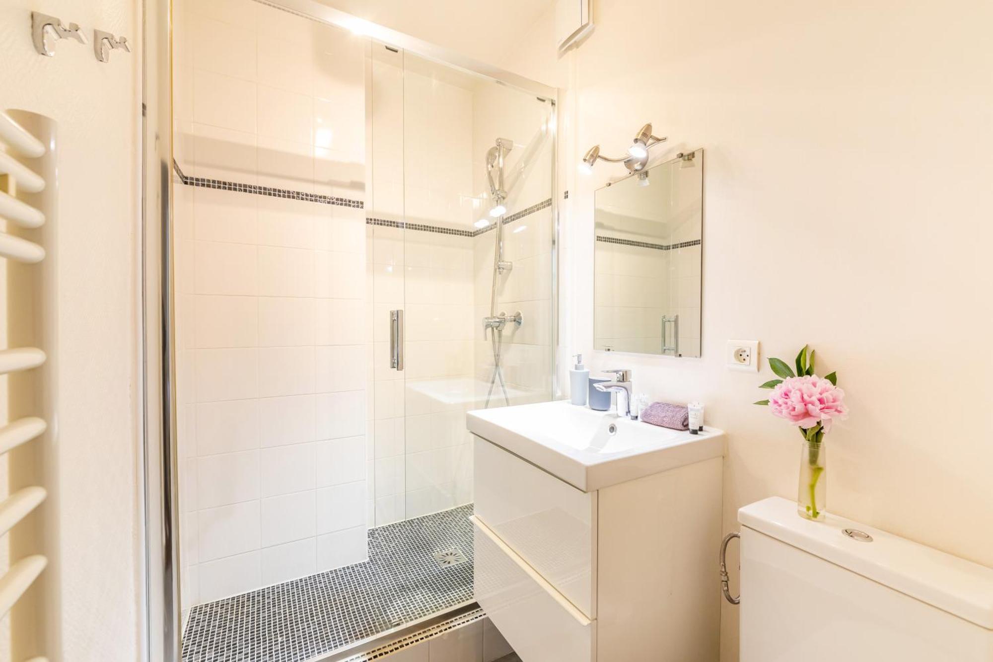 Apartment Bergere Paris