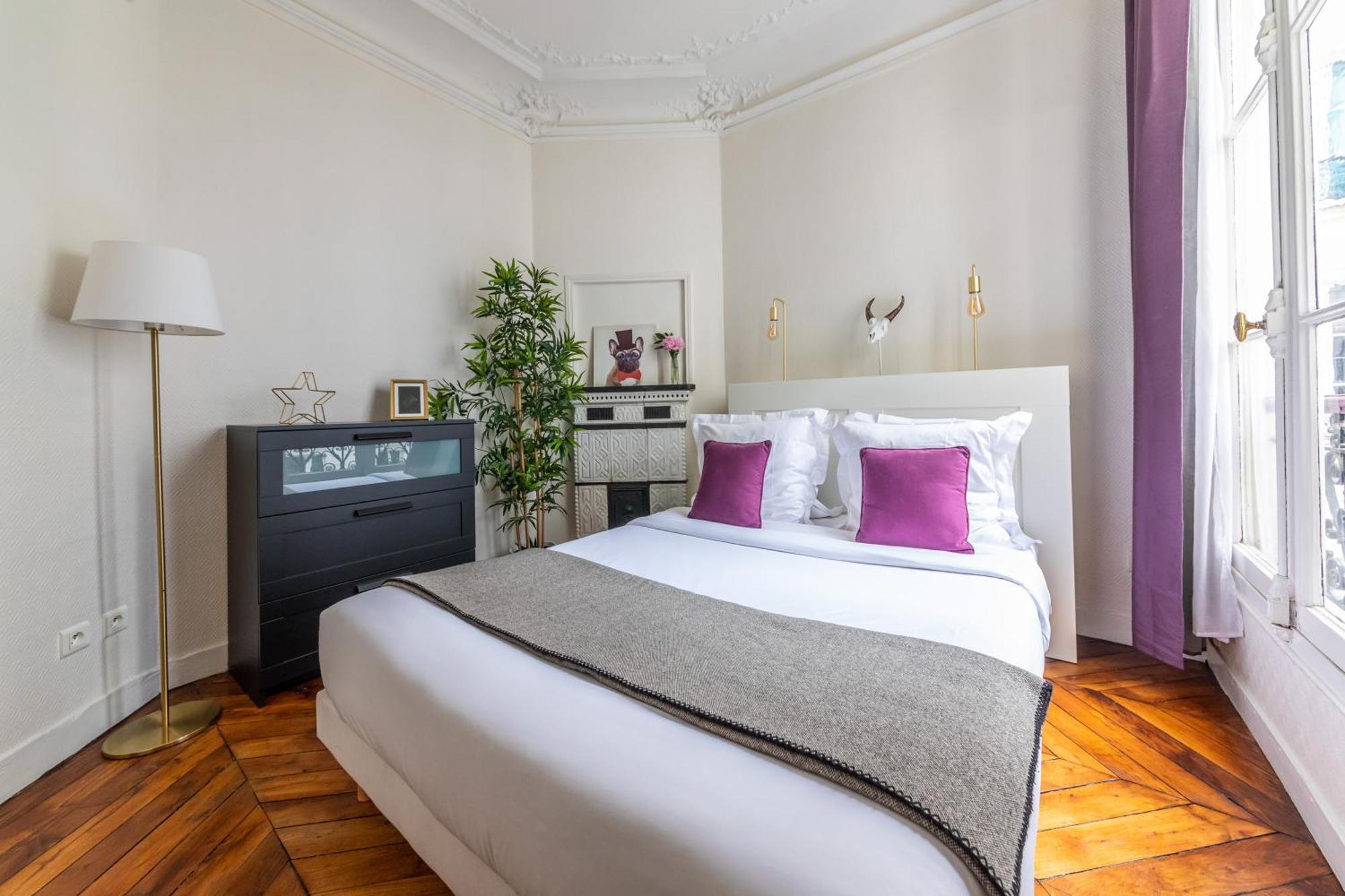 Apartment Bergere Paris