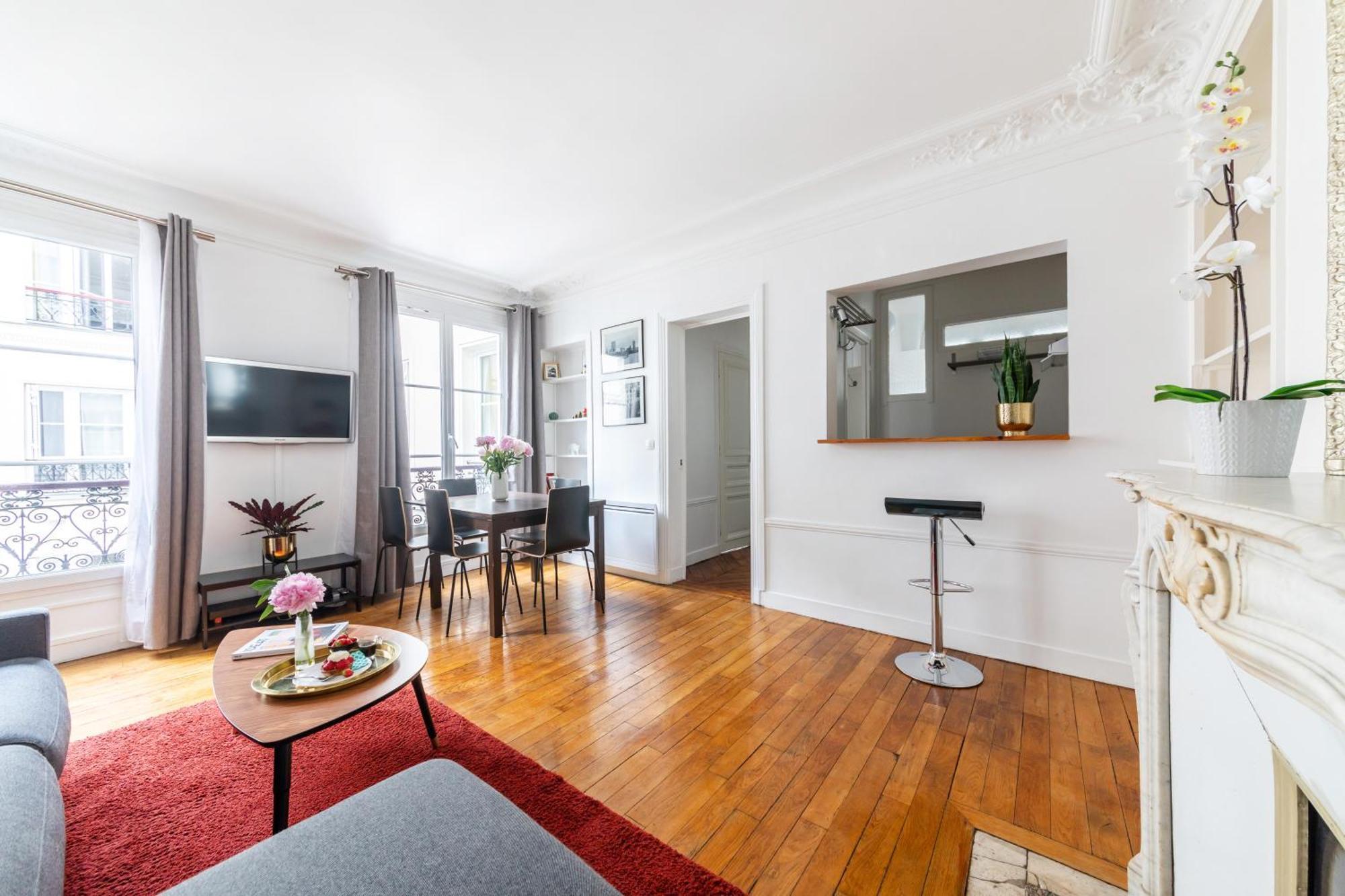 Apartment Bergere Paris