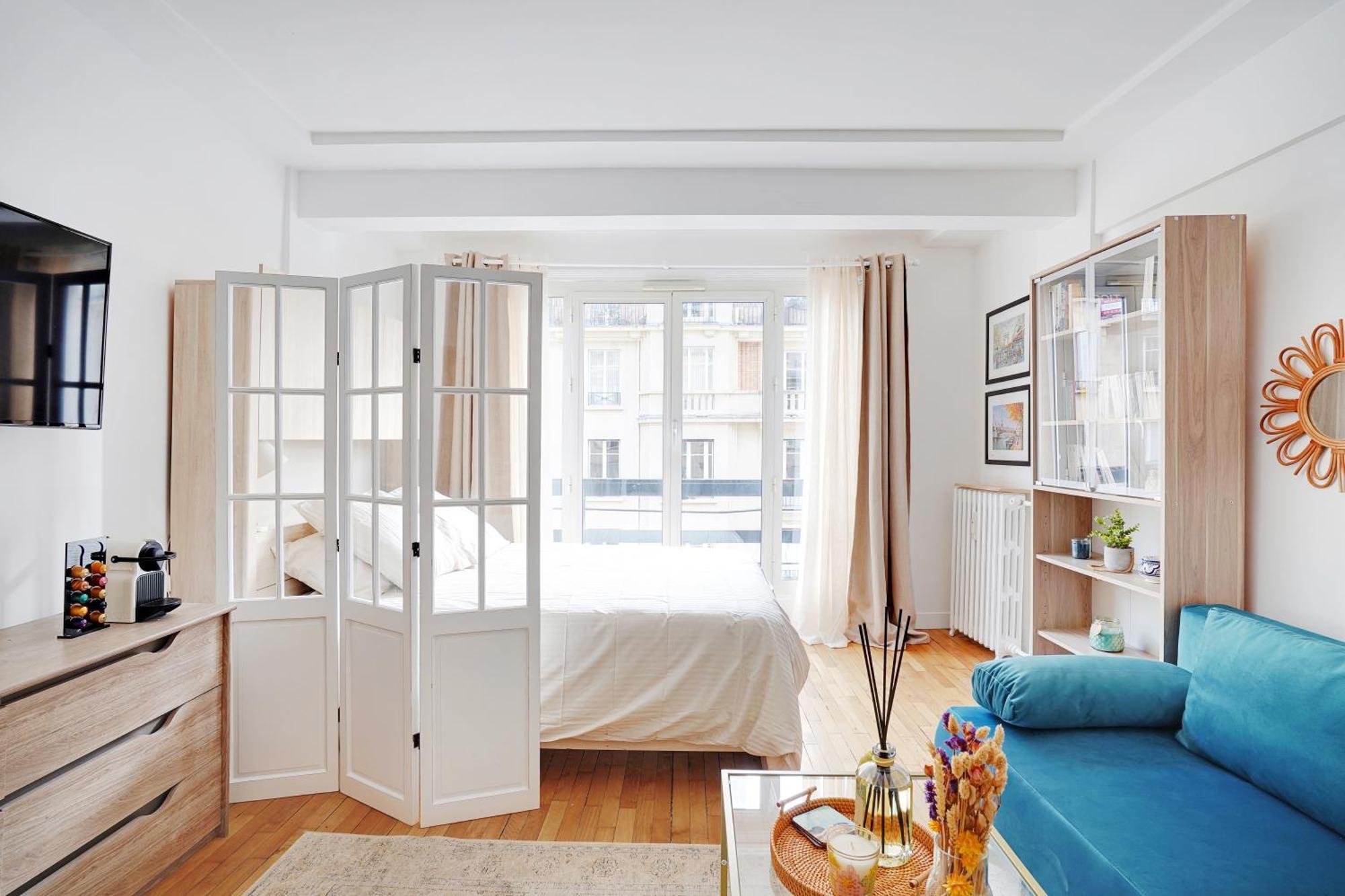 Parisian Charm Porte Maillot Apartment