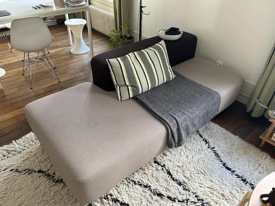 A Haven Of Peace In Pigalle Apartment *