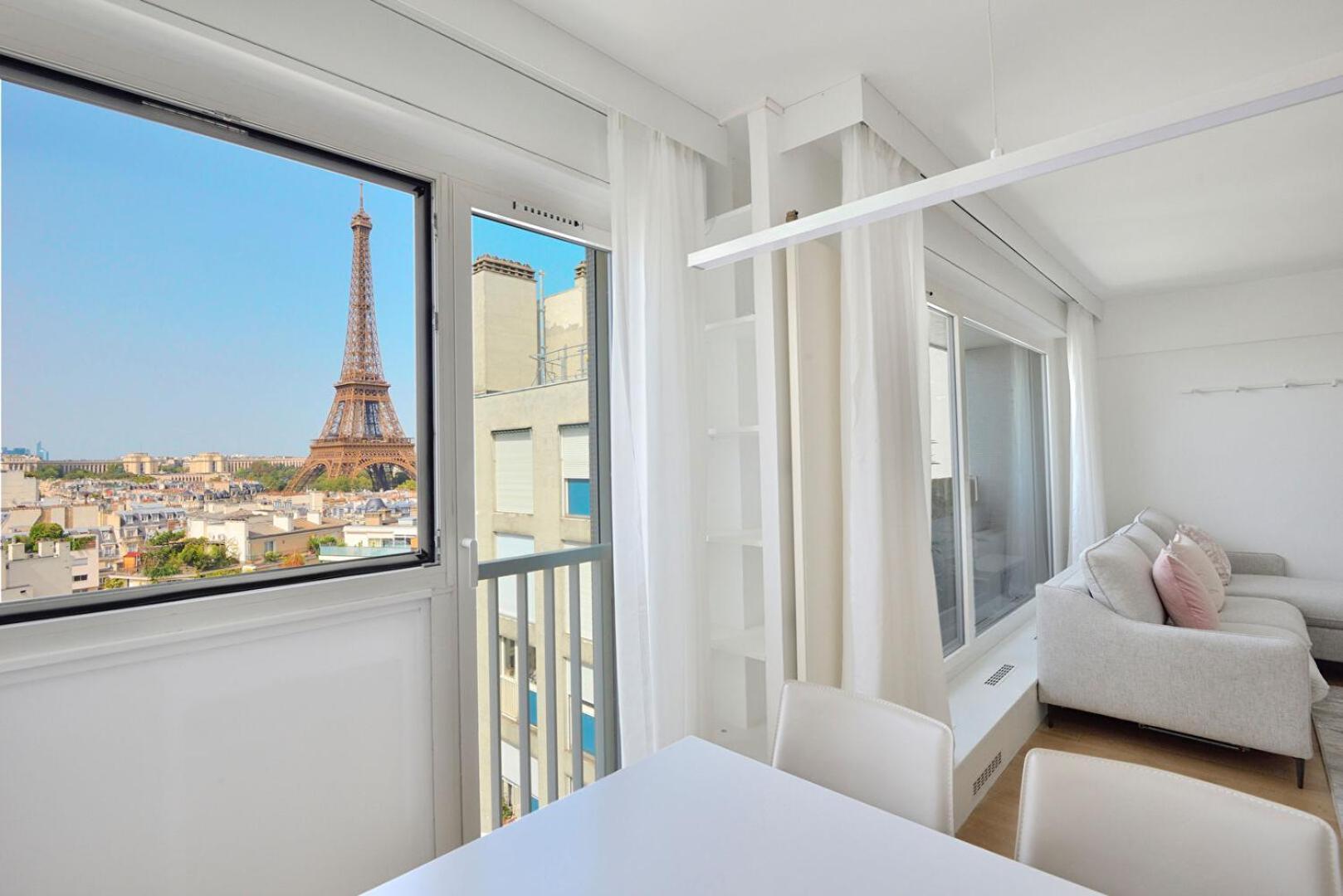 Apartment The Eiffel Tower - A Luxurious With Breathtaking Views Of The Eiffel Tower *