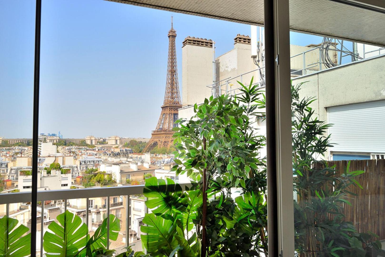 The Eiffel Tower - A Luxurious With Breathtaking Views Of The Eiffel Tower Appartement Paris