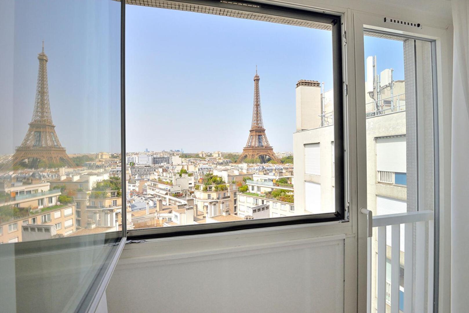 Apartment The Eiffel Tower - A Luxurious With Breathtaking Views Of The Eiffel Tower