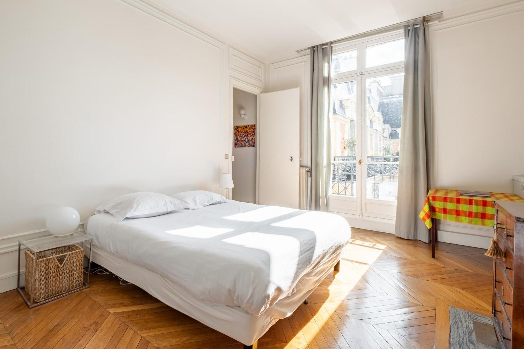Veeve - Clichy Couture Apartment