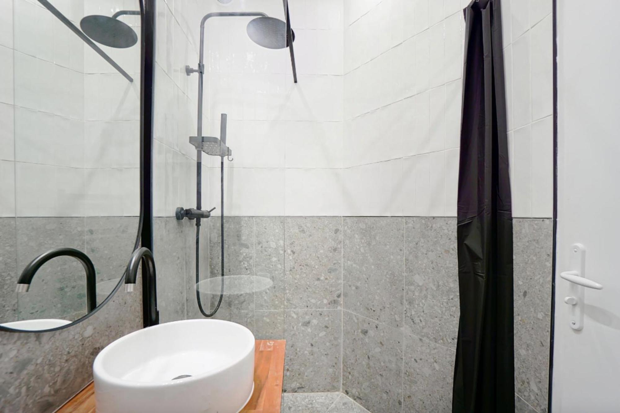 Comfortable And Ideally Located In 15 *