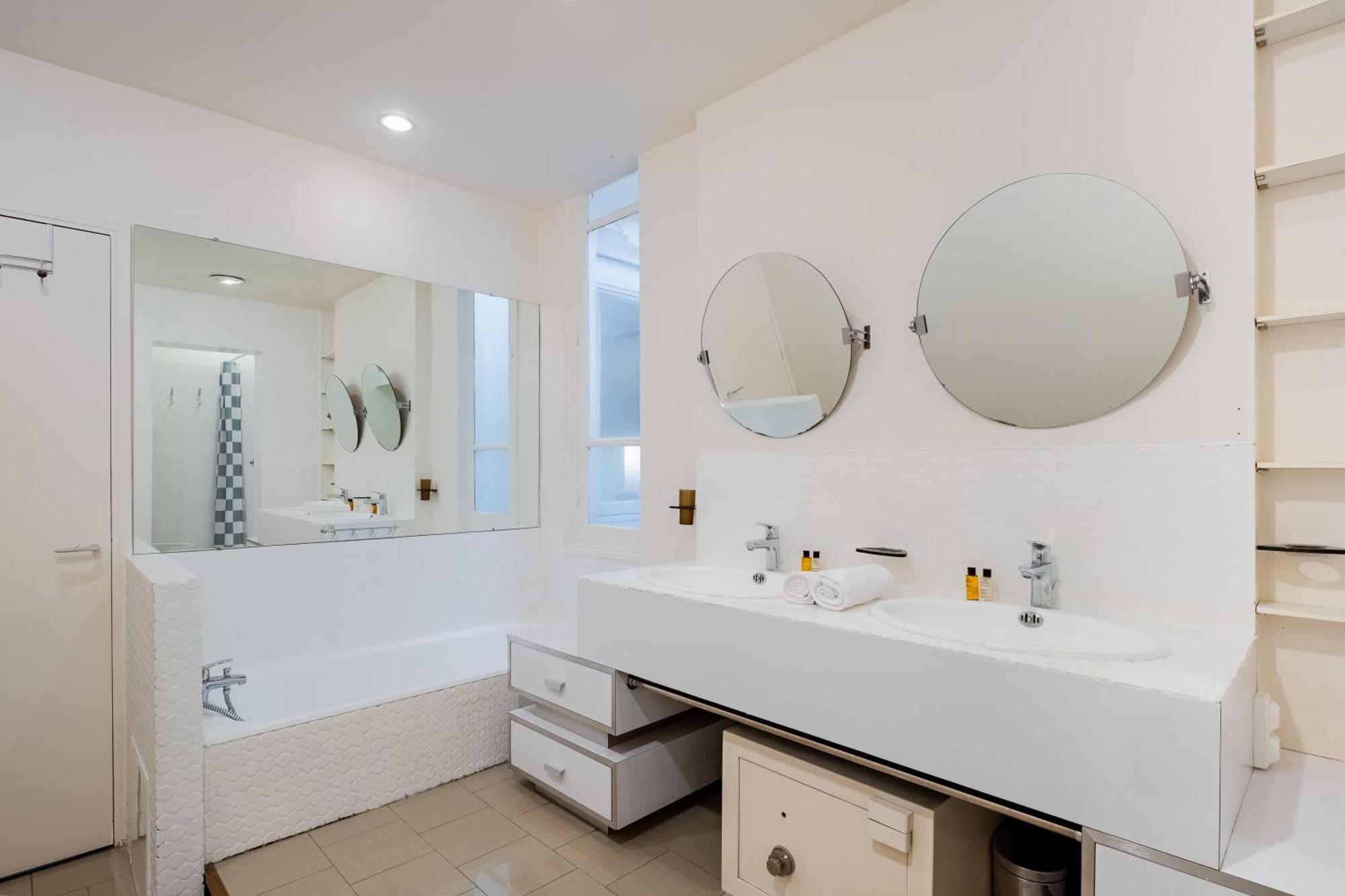 Veeve - Clichy Couture Apartment *