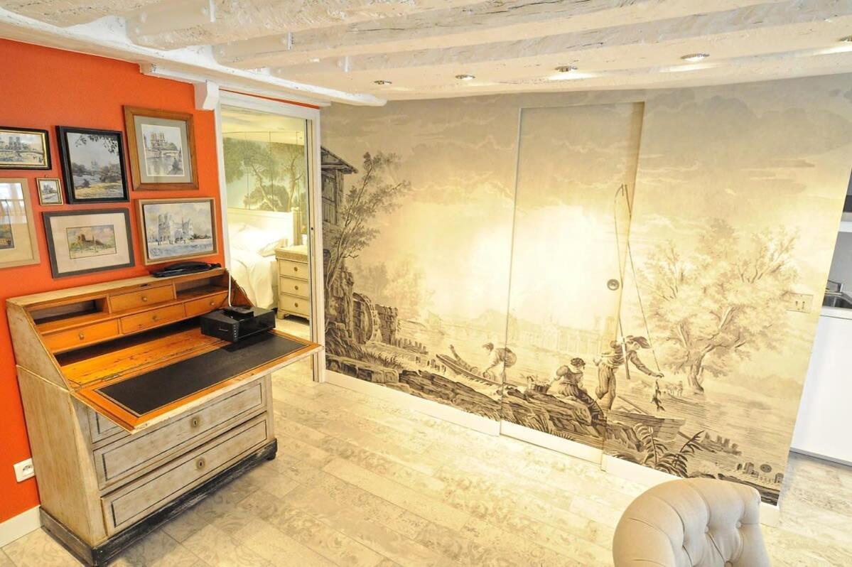 Tenderness At Notre Dame, Delacroix Apartment Paris