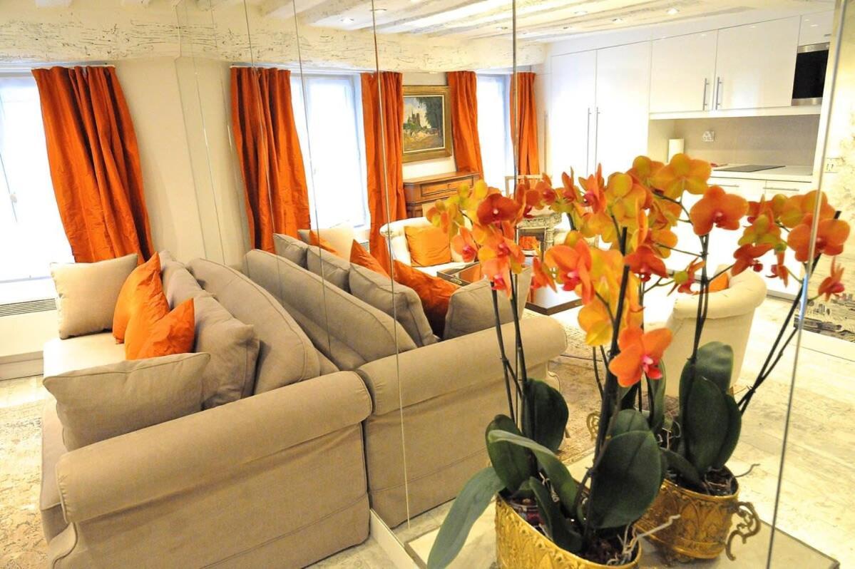 Apartment Tenderness At Notre Dame, Delacroix Paris