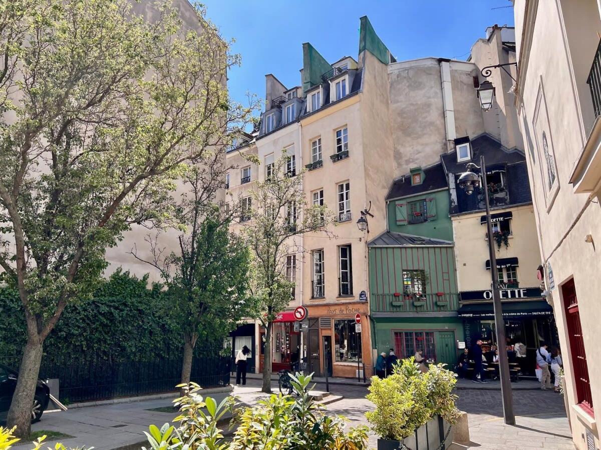 Tenderness At Notre Dame, Delacroix Apartment Paris