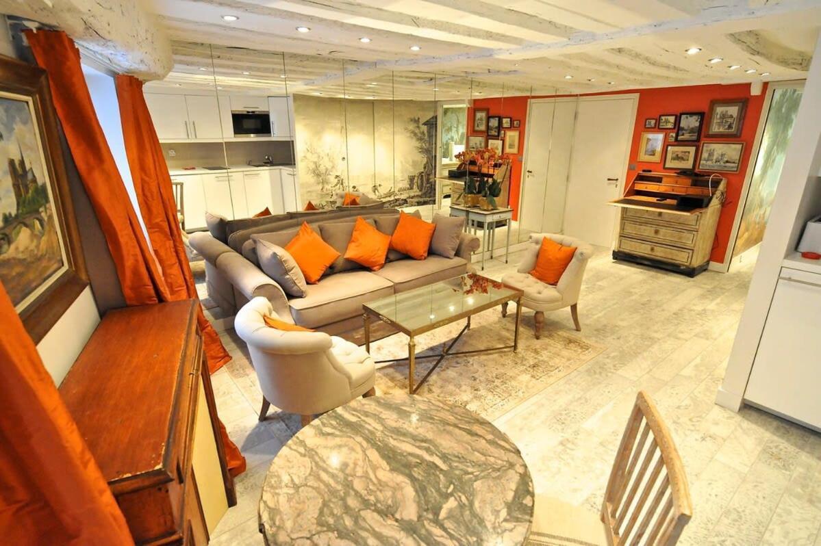 Apartment Tenderness At Notre Dame, Delacroix Paris