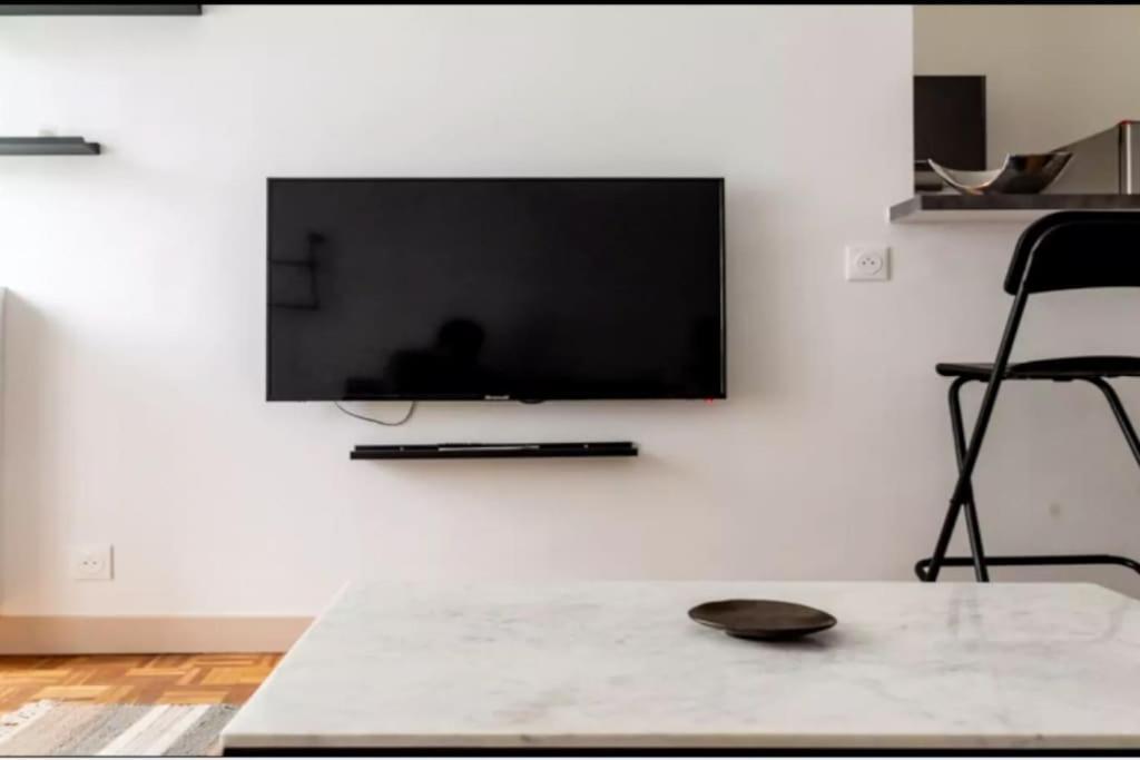 2 Bedrm Flat - Downtown - Near Commodities