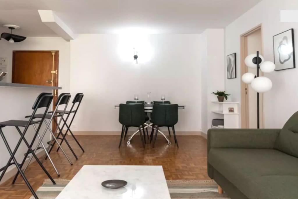 2 Bedrm Flat - Downtown - Near Commodities