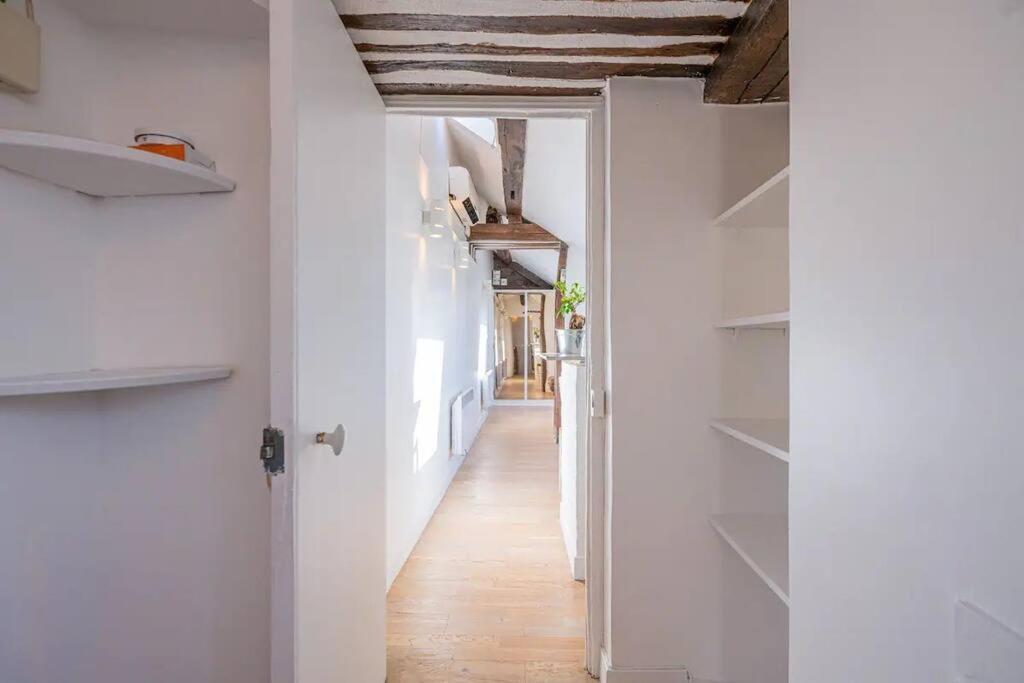 Amazing Location Only 3 Minutes From Luxembourg Gargens Apartment