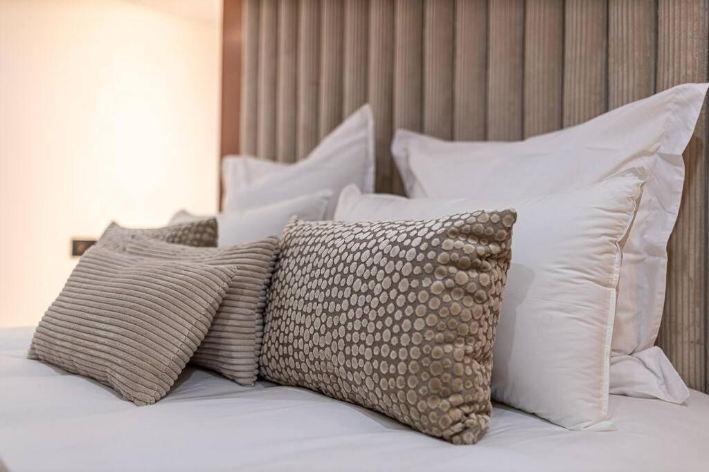 B Luxe Triplex, Cinema Near Place Des Vosges Ac Apartment