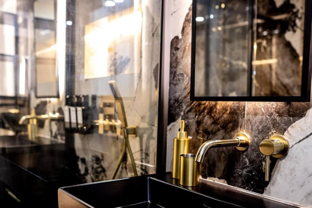 B Luxe Triplex, Cinema Near Place Des Vosges Ac Apartment Paris