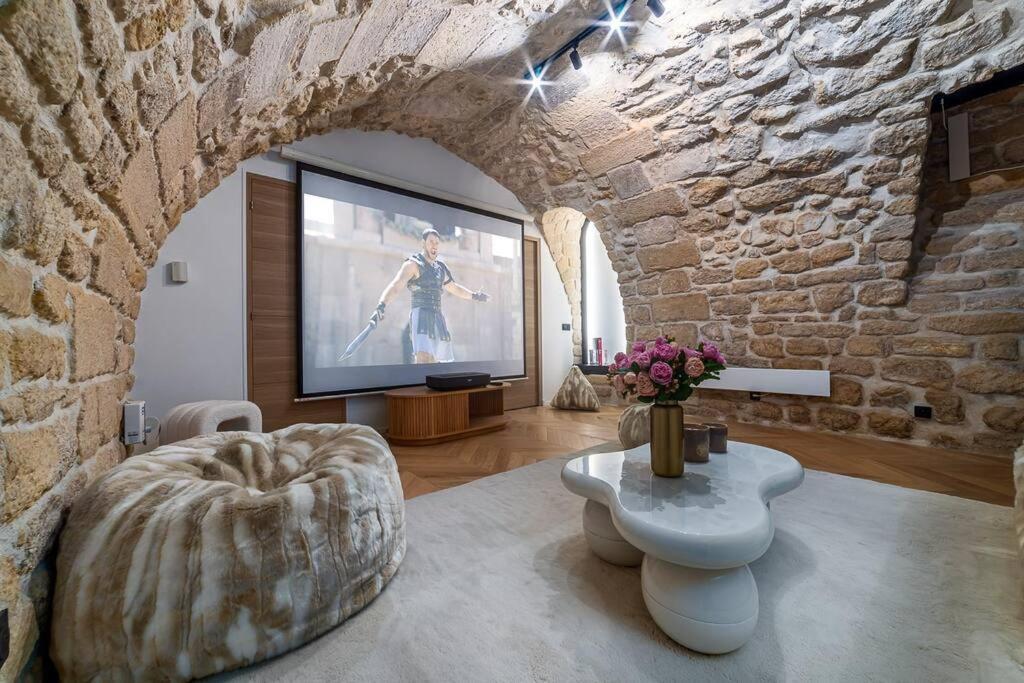 B Luxe Triplex, Cinema Near Place Des Vosges Ac Apartment *