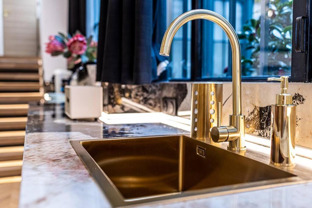B Luxe Triplex, Cinema Near Place Des Vosges Ac Apartment Paris