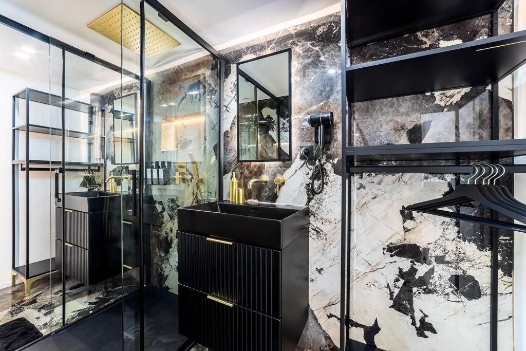 B Luxe Triplex, Cinema Near Place Des Vosges Ac Apartment Paris