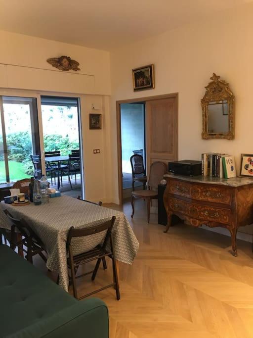 4 Personnes Avec Jardin-paris Centre * Paris
