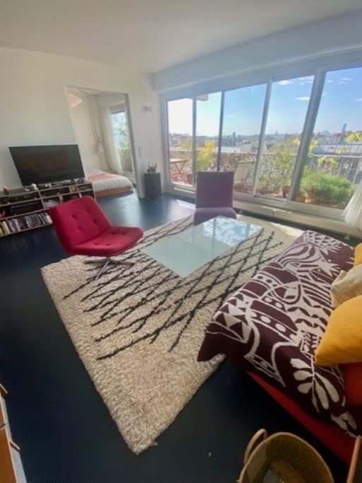 Apartment With Stunning View Of And Eiffel Tower Paris