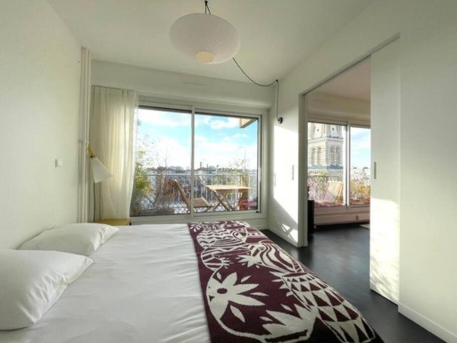 Apartment With Stunning View Of And Eiffel Tower *