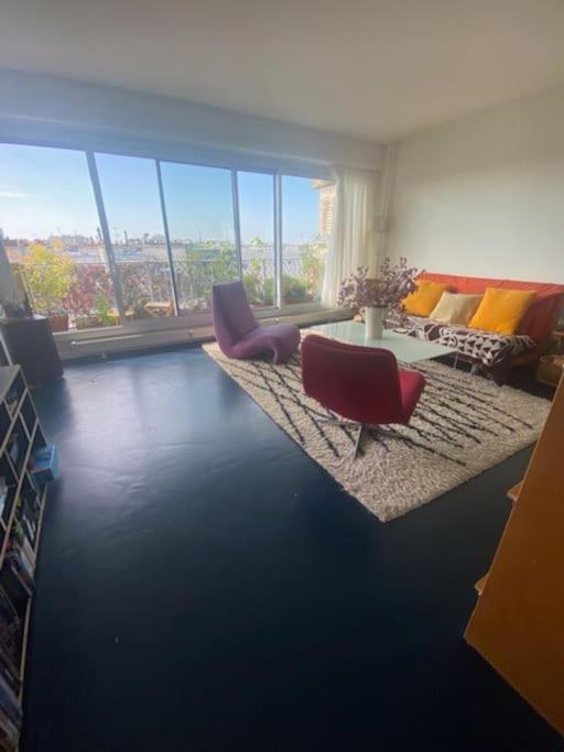 Apartment With Stunning View Of And Eiffel Tower Paris