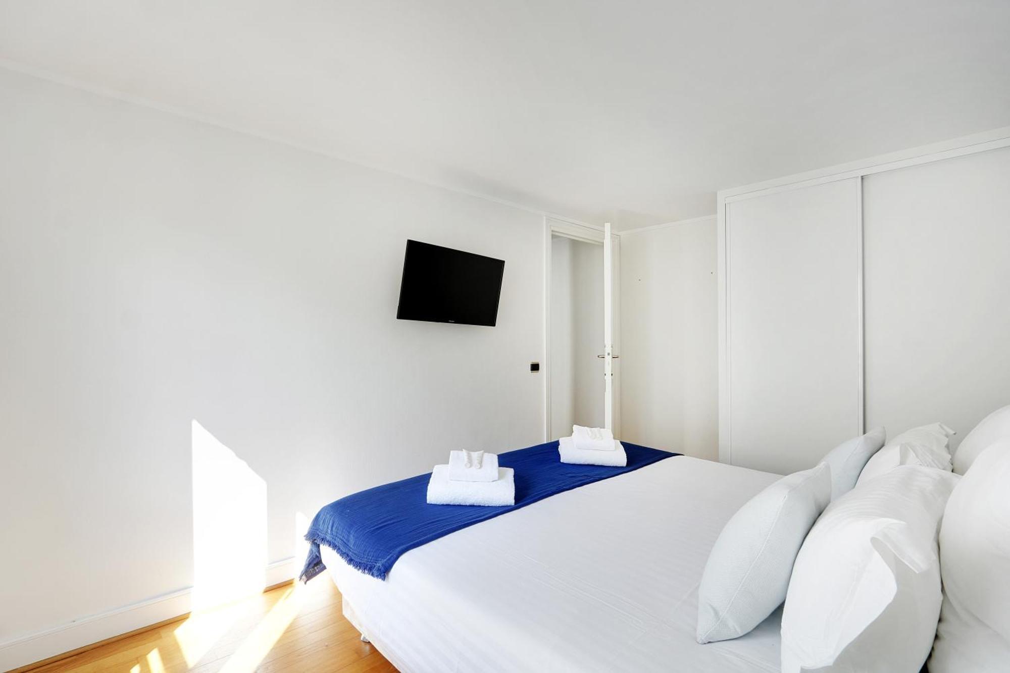 Pick A Flat's In Champs-elysees - Rue Ponthieu *