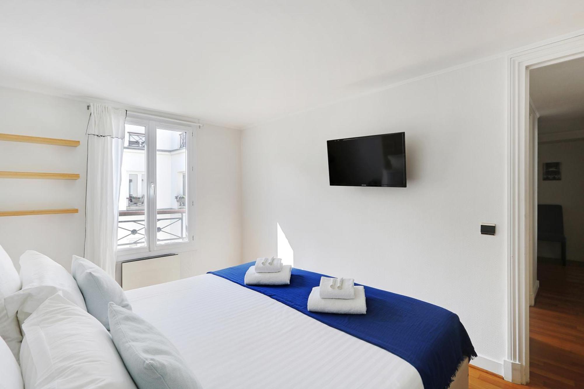Apartment Pick A Flat's In Champs-elysees - Rue Ponthieu Paris