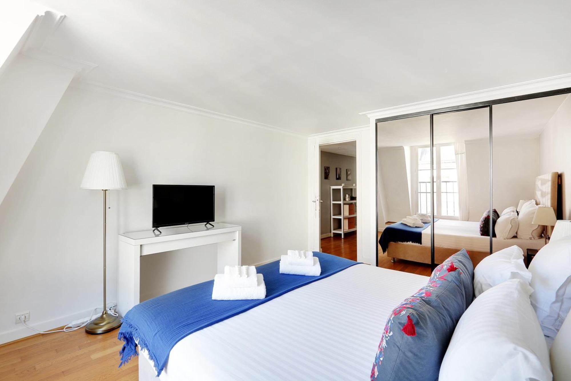 Pick A Flat's In Champs-elysees - Rue Ponthieu * Paris