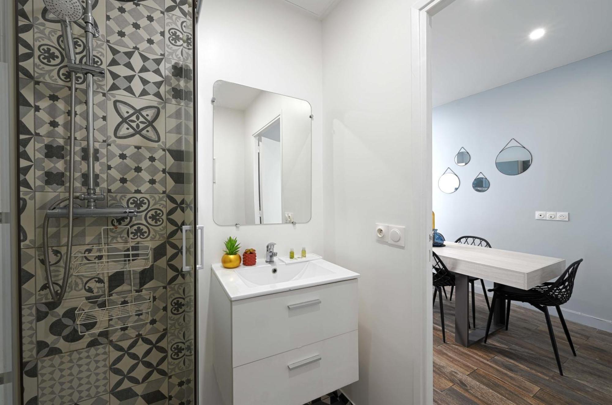 Two Floor With Theatre Apartment *