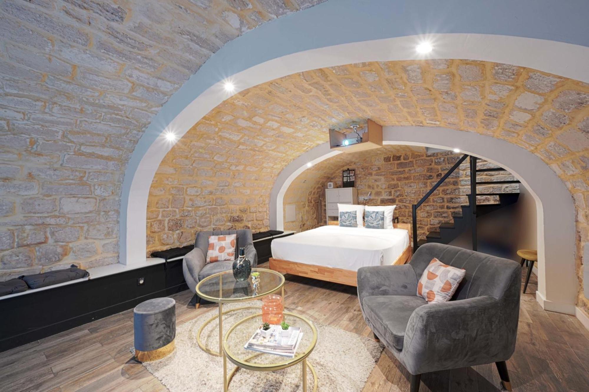 Two Floor With Theatre Apartment *
