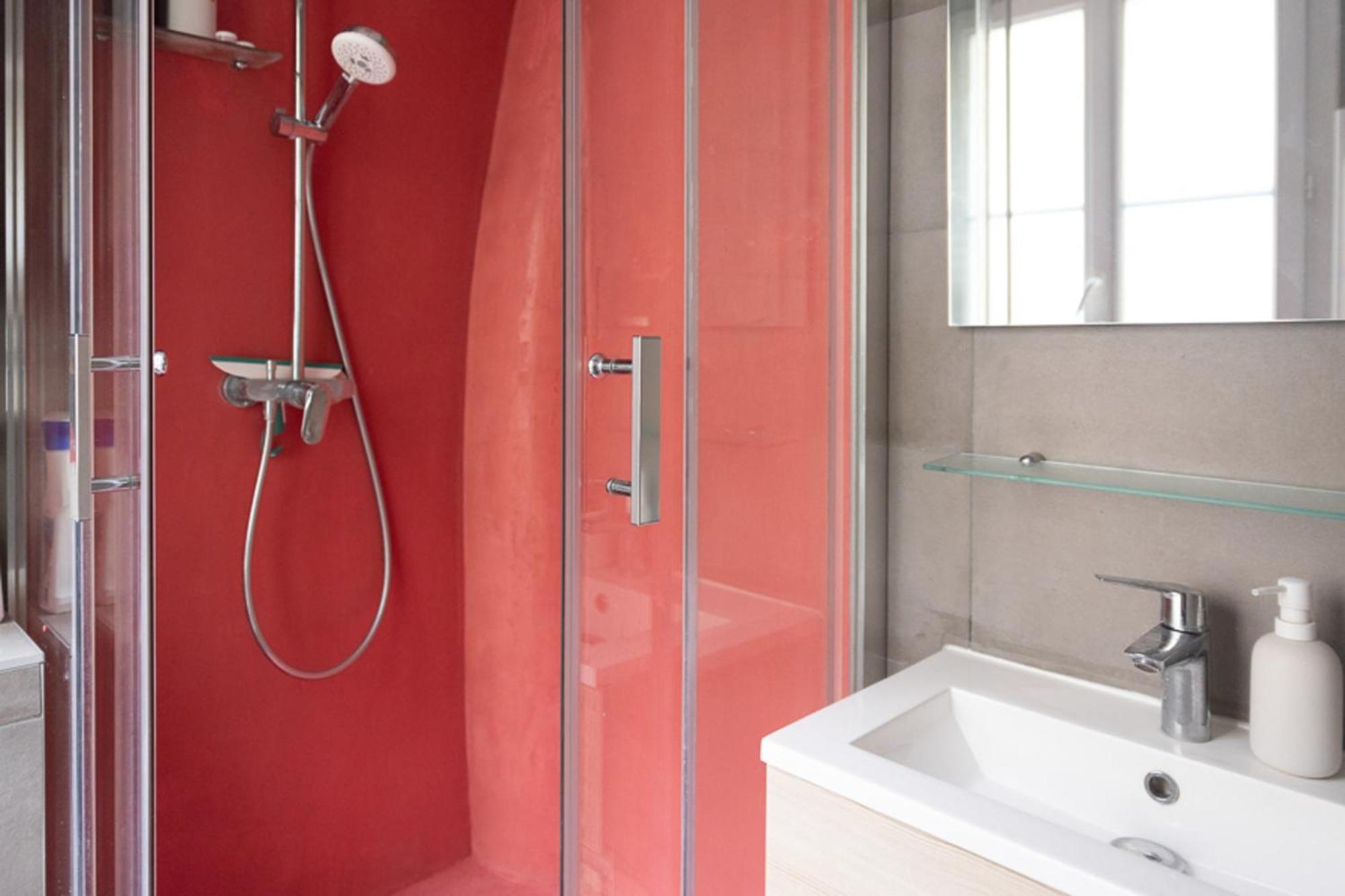 Refurbished Love Nest On Montmartre Hilltop *