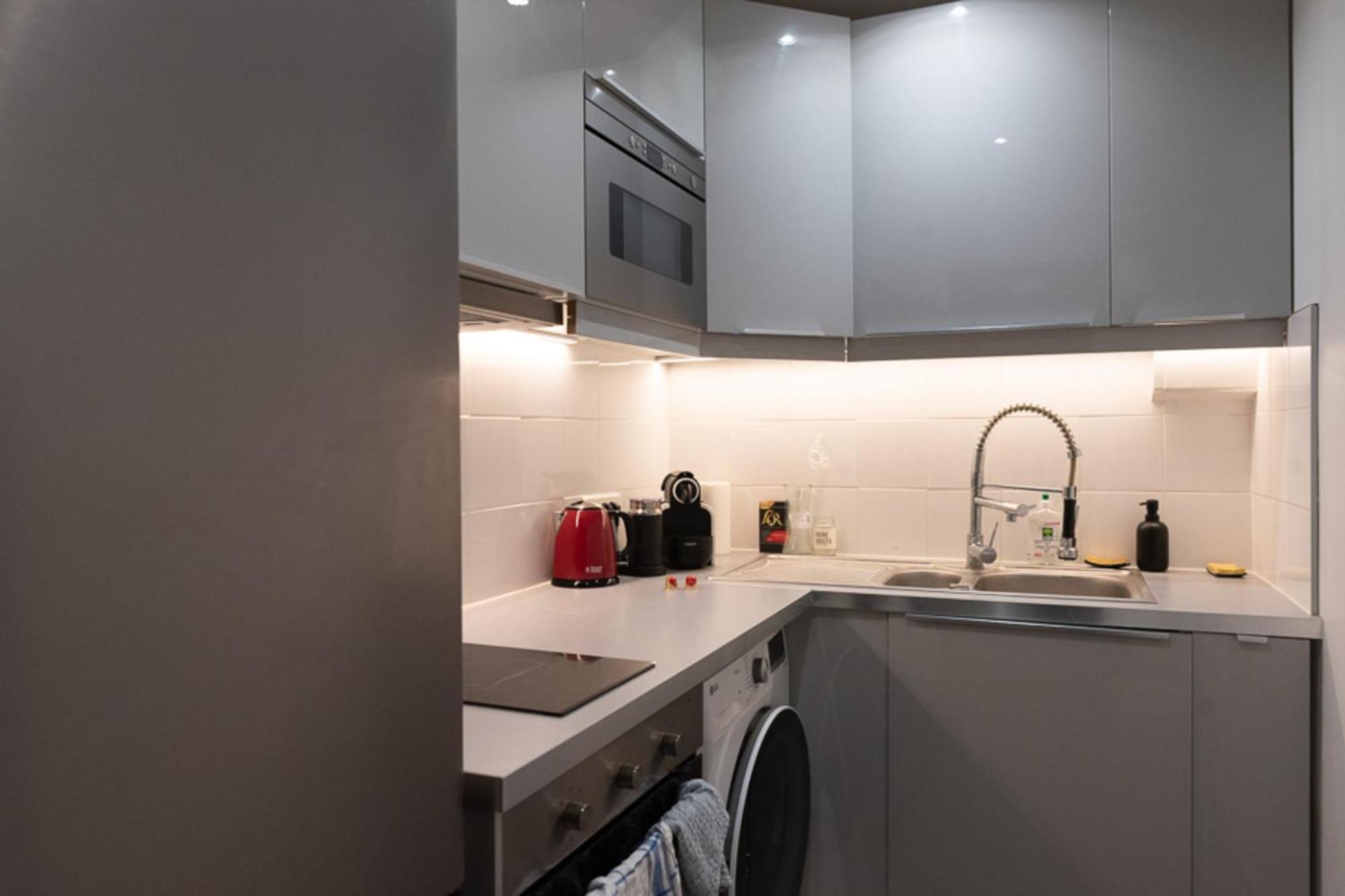 Refurbished Love Nest On Montmartre Hilltop Apartamento Paris