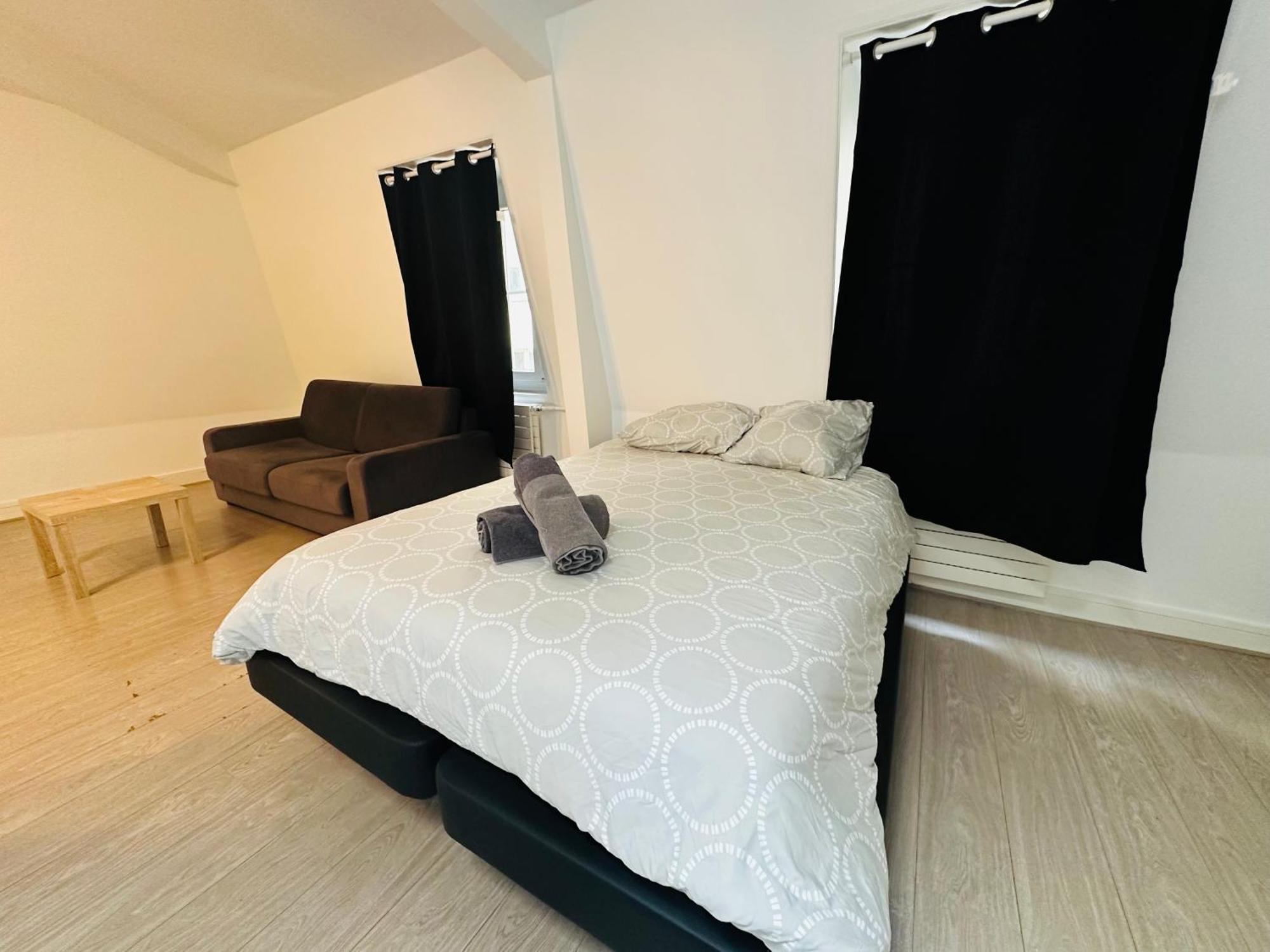 Apartment Spacieuses Flats Montaigne Champs Elysee *
