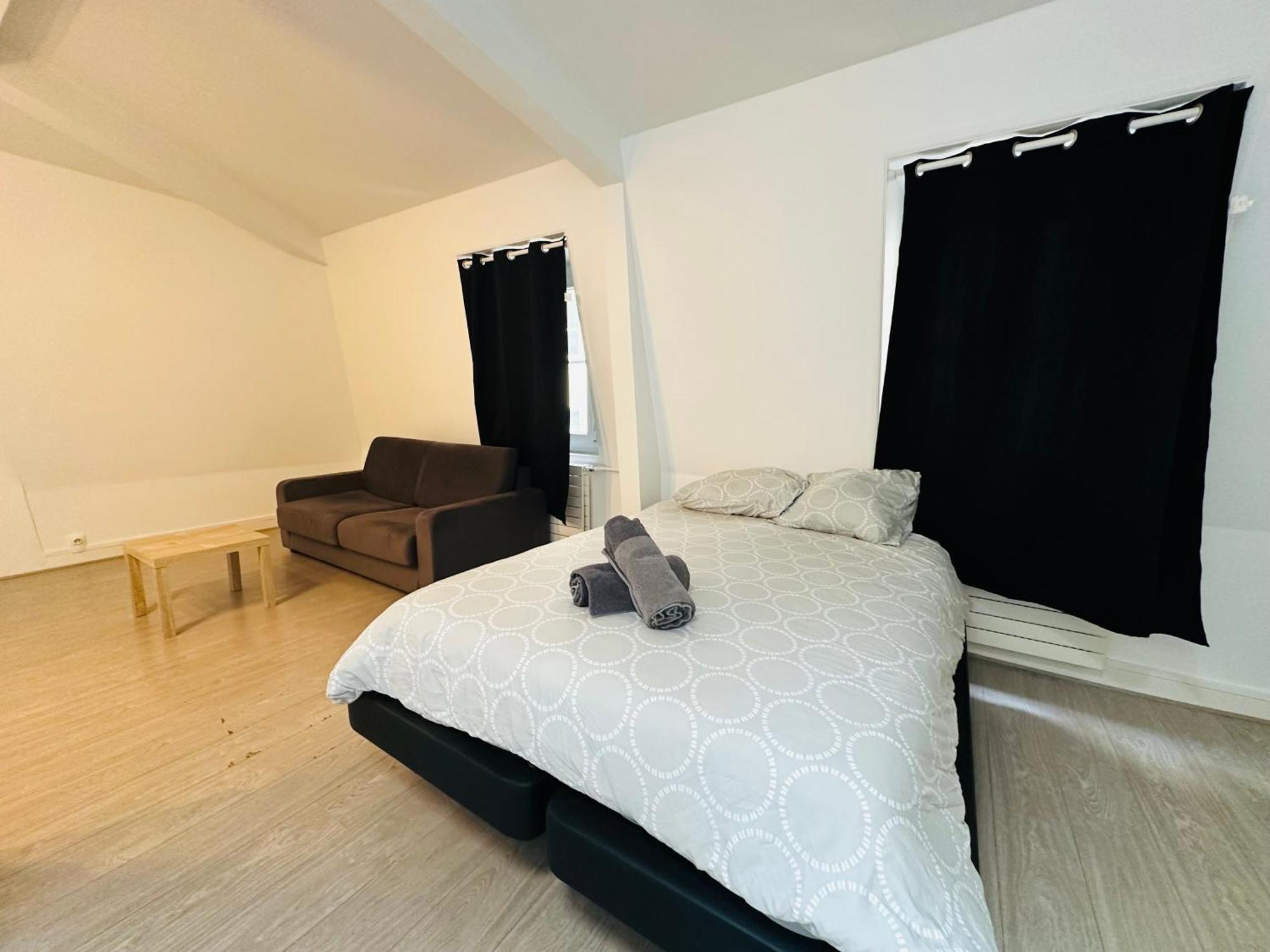 Spacieuses Flats Montaigne Champs Elysee