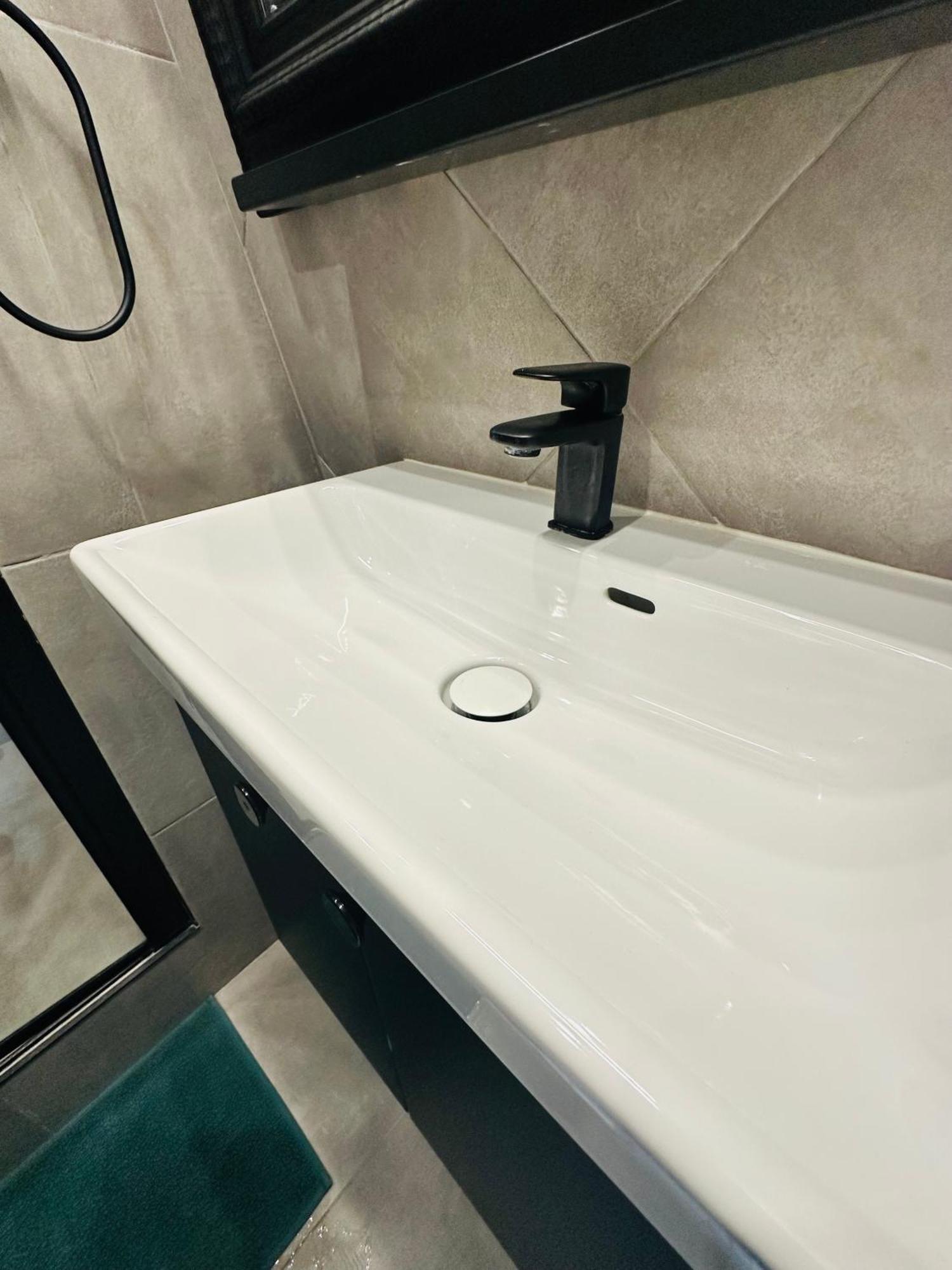 Spacieuses Flats Montaigne Champs Elysee Apartment *