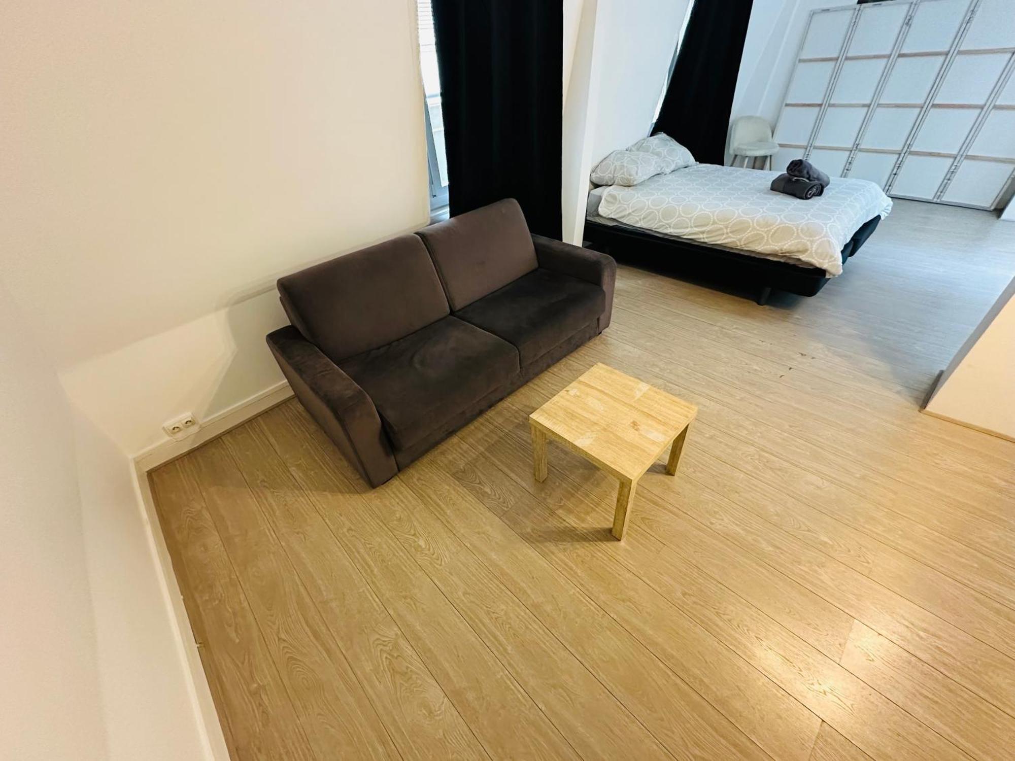 Spacieuses Flats Montaigne Champs Elysee Paris