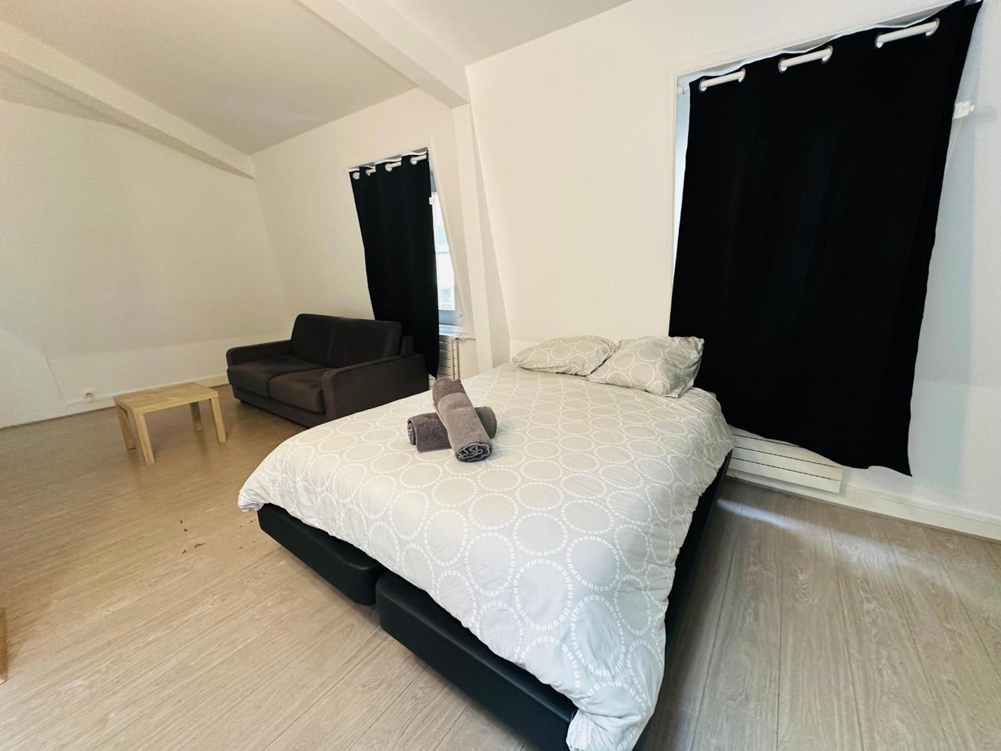 Spacieuses Flats Montaigne Champs Elysee Apartment *