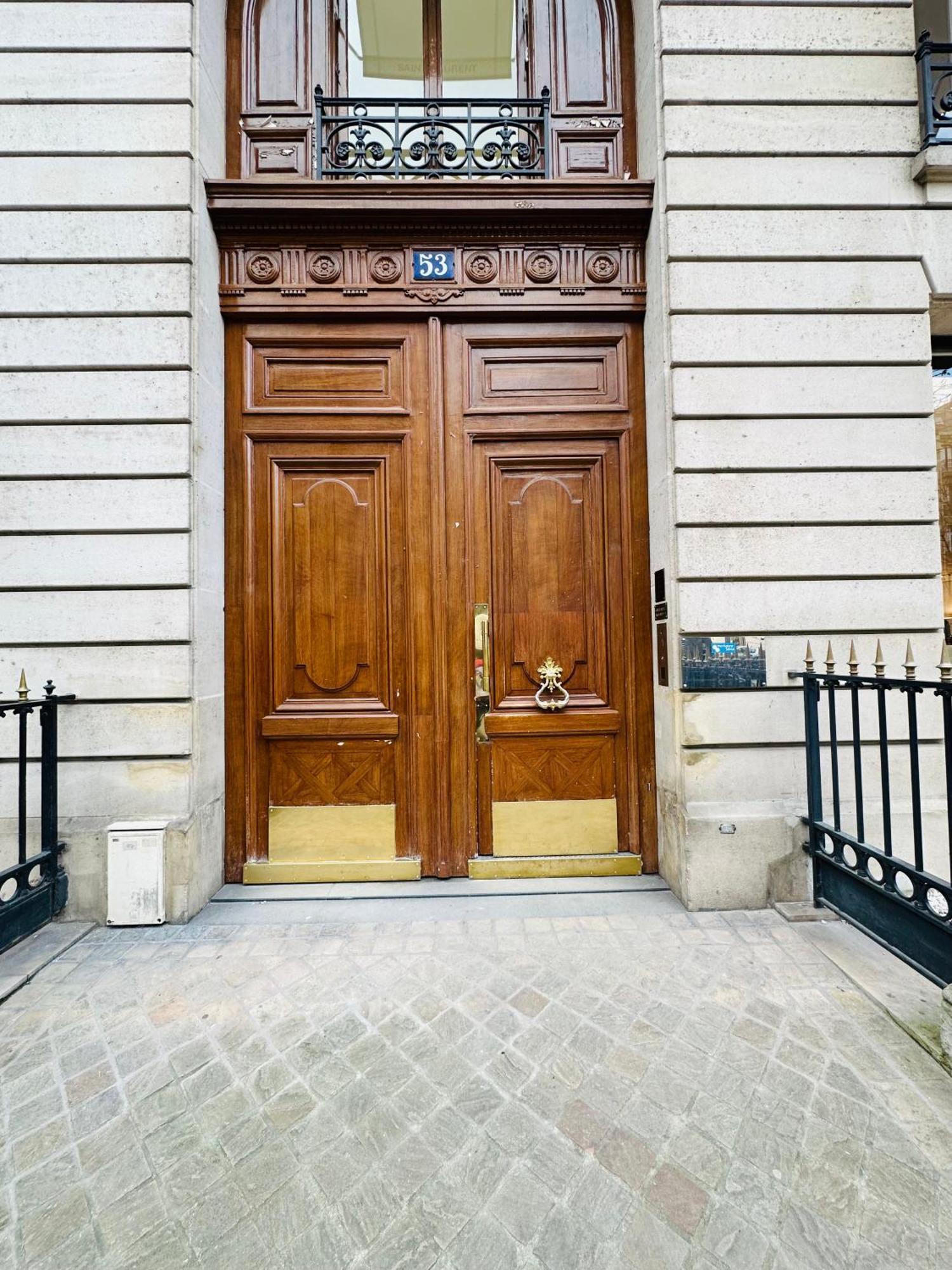 Spacieuses Flats Montaigne Champs Elysee Apartment *
