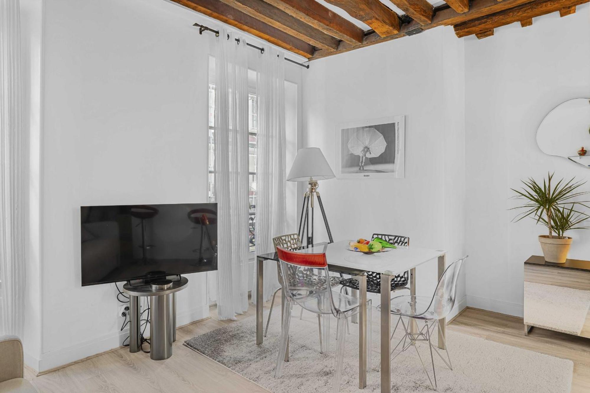 Iconic Apartment *