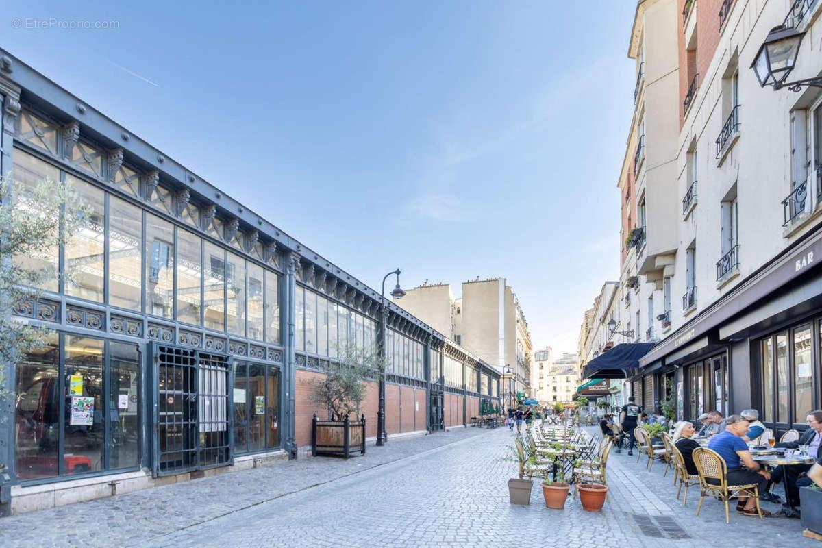 Entier Avec Balcon Sur Cour A Apartment