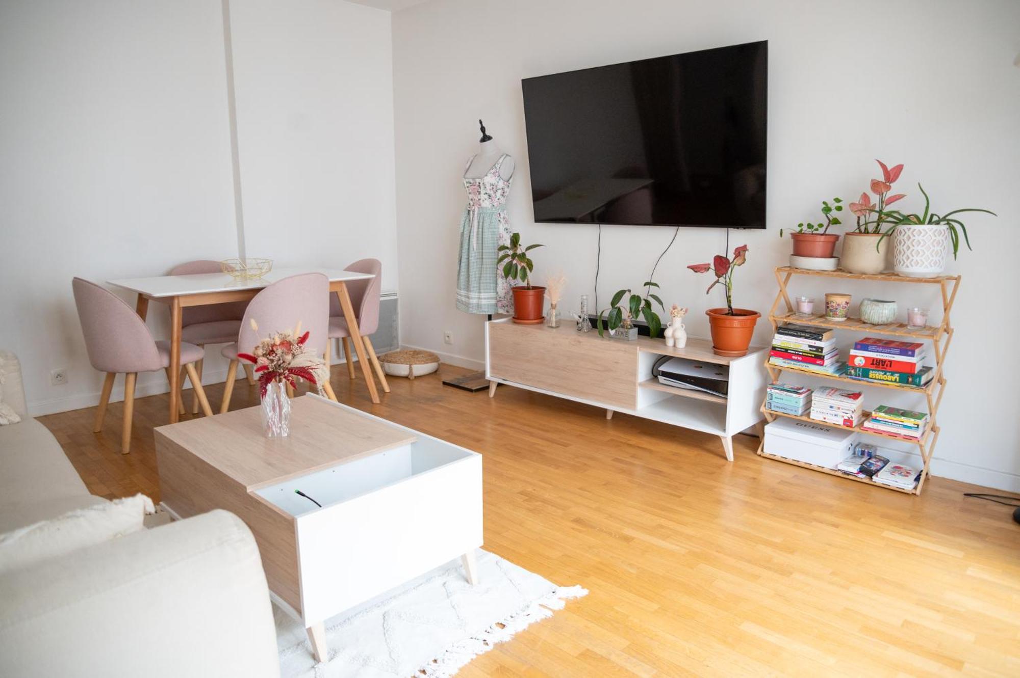 Entier Avec Balcon Sur Cour A Apartment Paris