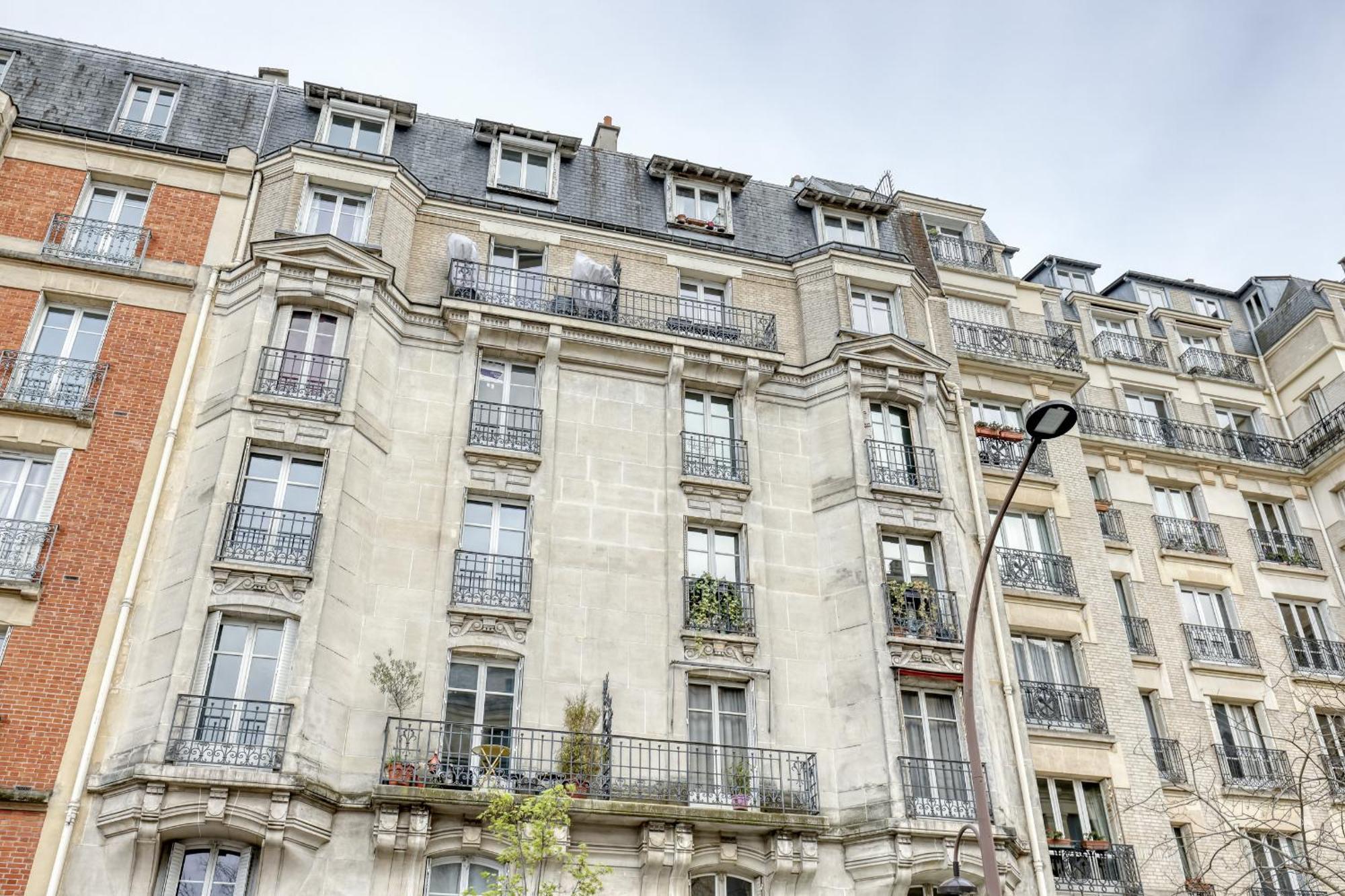 Classic & Charming Parisian Flat - Luxury 16th Apartment