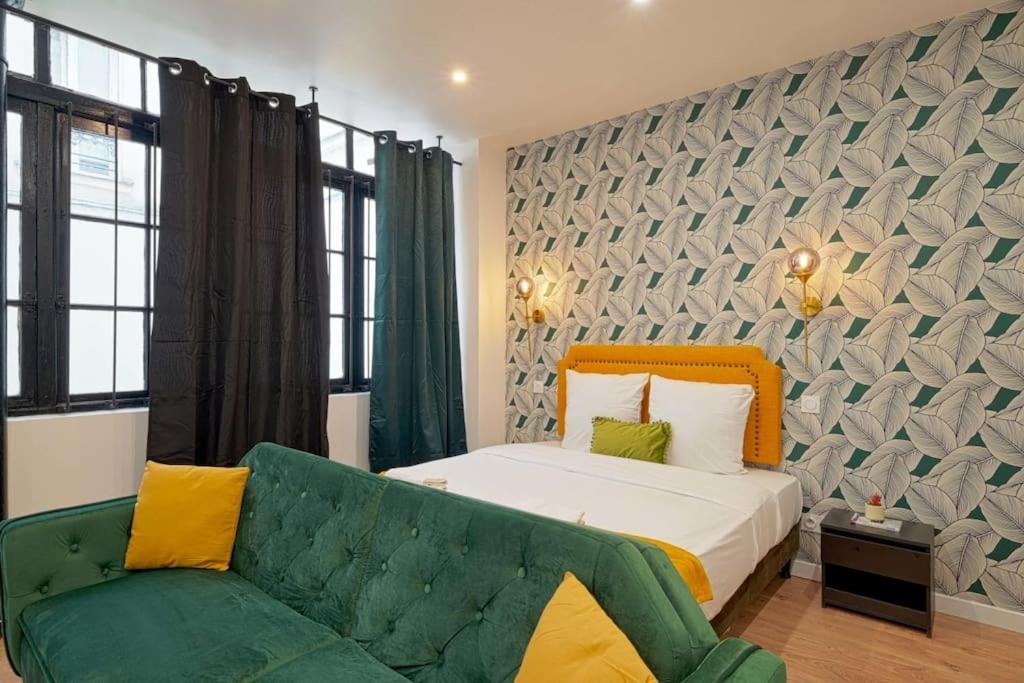 Modern For 3 Apartment Paris