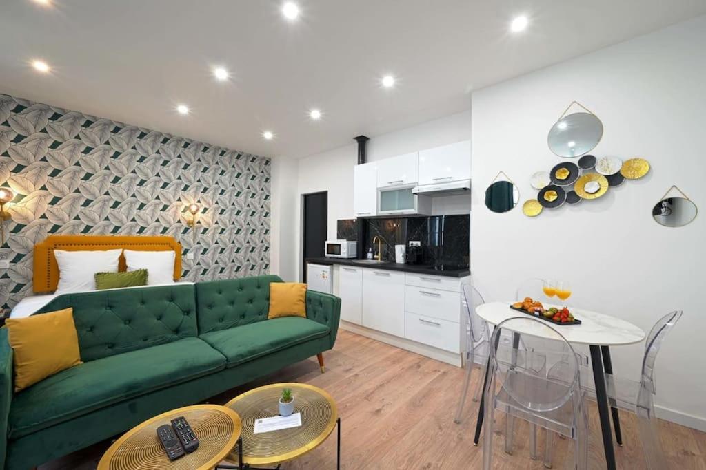 Modern For 3 Apartment