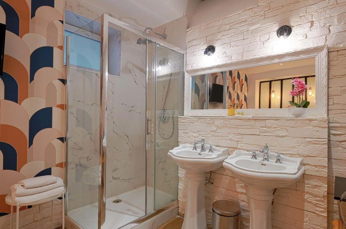 Cosy And Modern Updated Studio Apartment