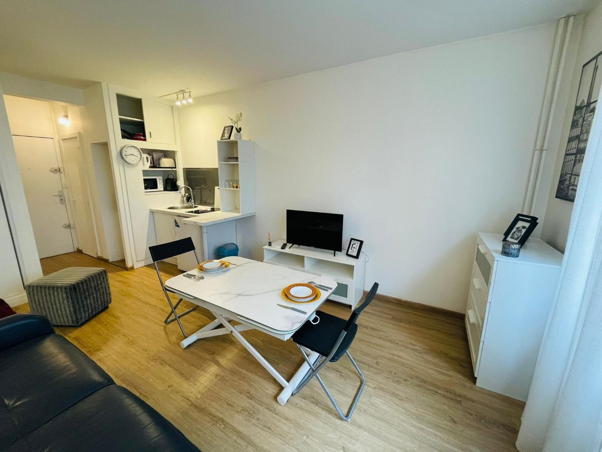 Apartment Tour Eiffel - Porte Dauphine - 2 Pers