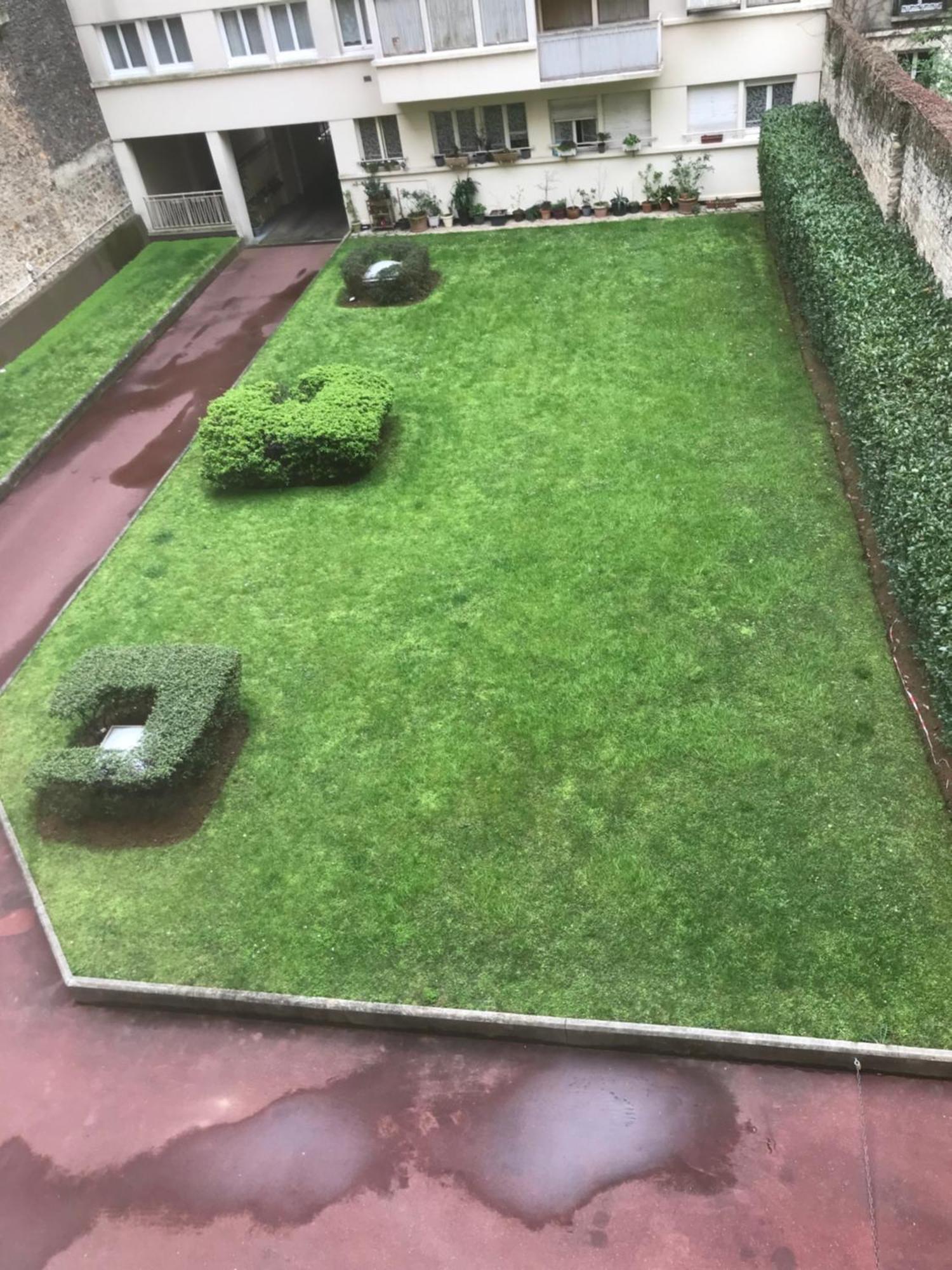 2 Pieces Lumineux Et Calme A Paris