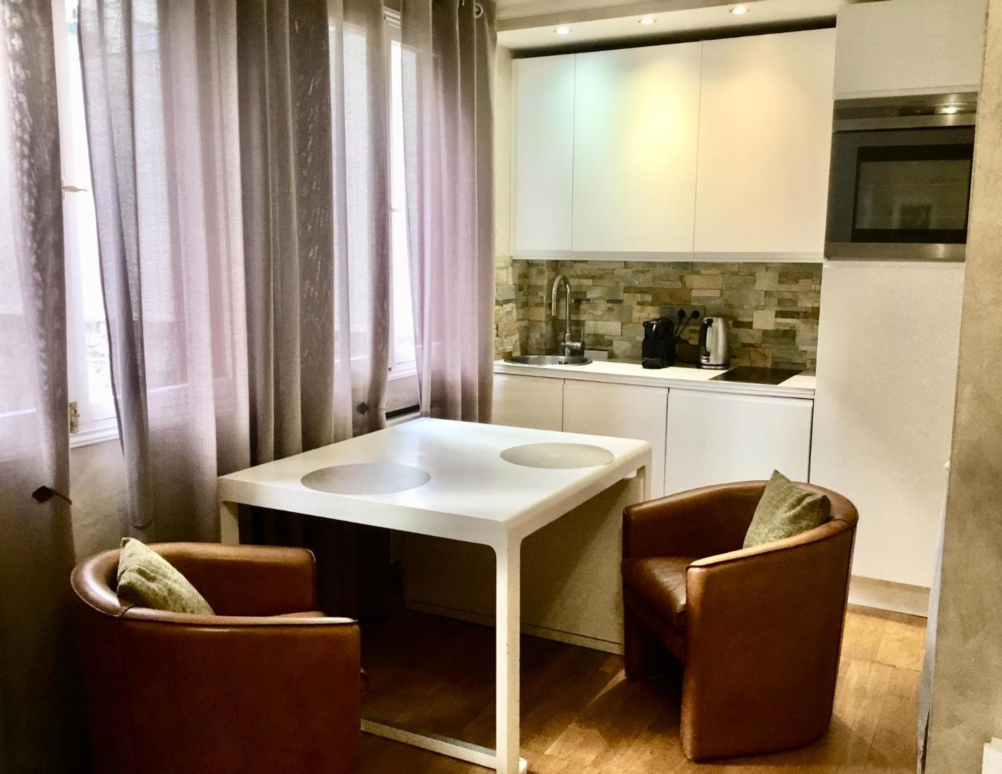 2 Pieces Lumineux Et Calme A Apartment